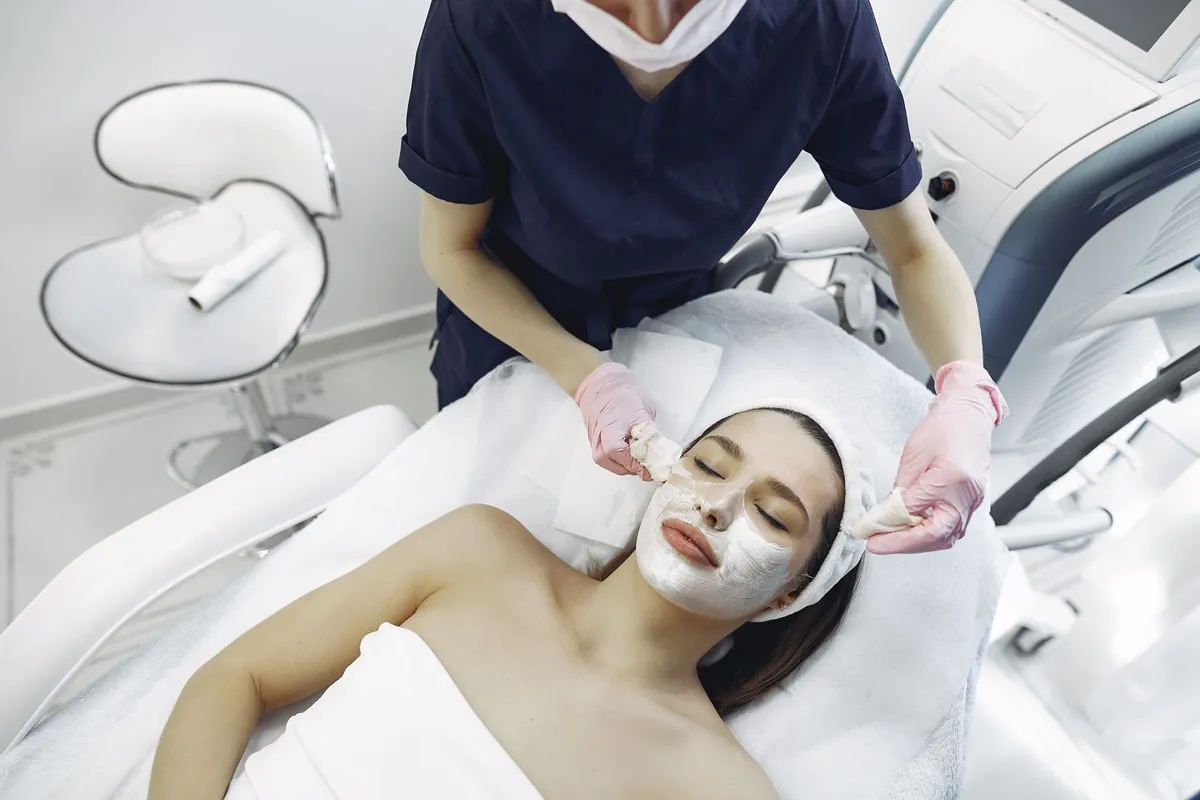 Limpieza facial profunda con mascarilla