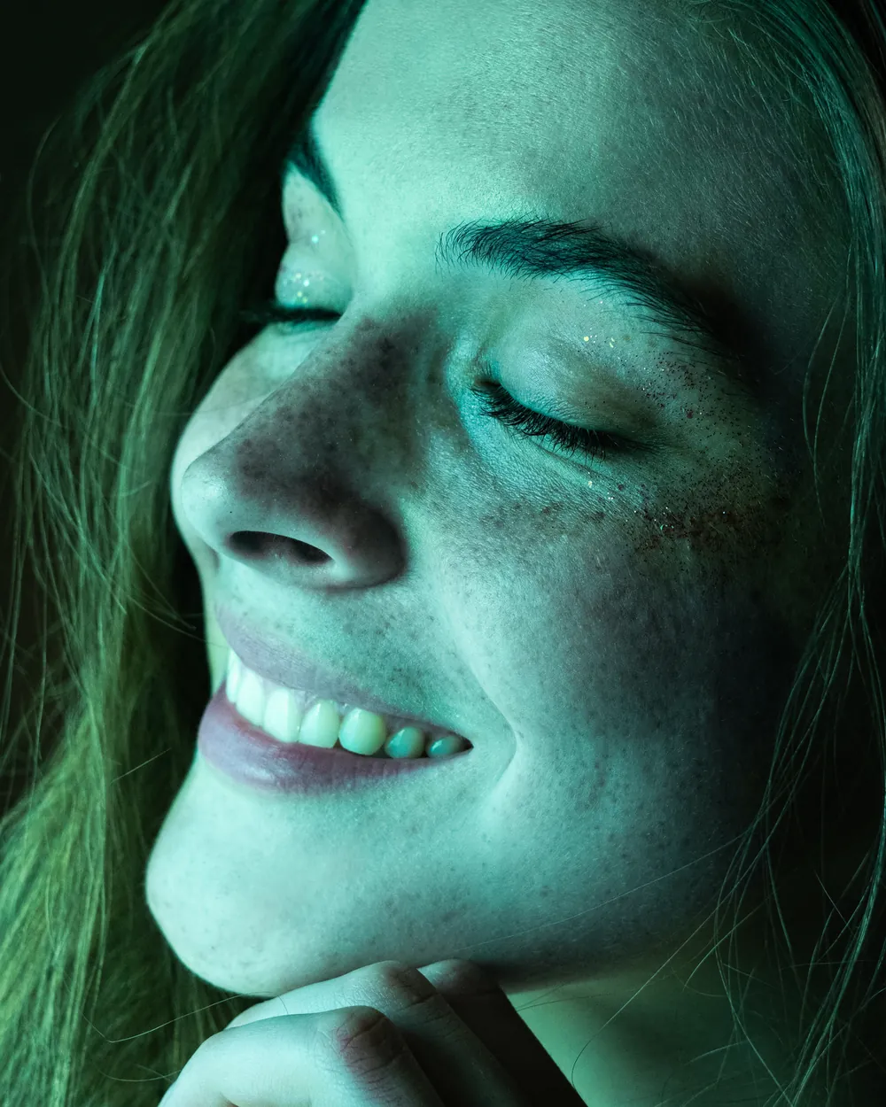 Rostro con piel luminosa